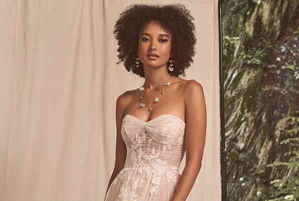 Vestidos de Noivas Lillian West